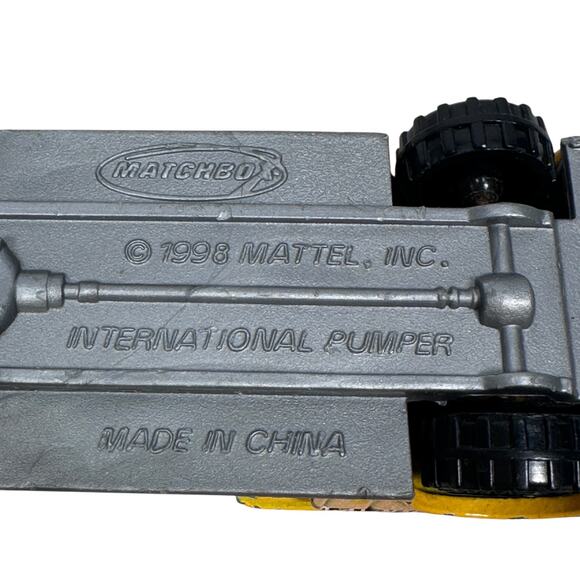 Vintage 1998 Mattel Matchbox International Pumper Rescue Truck 1/100 Scale - Picture 8 of 10